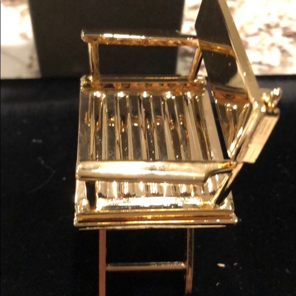 New ambassador gold magnetic paper clip chair - Picture 6 of 16